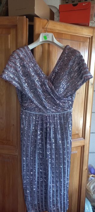 Vând 3 rochii diferite