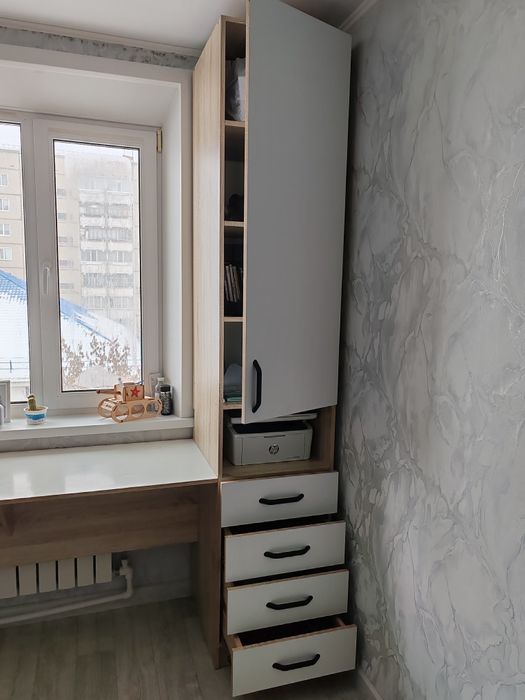 Письменный стол, стелажи