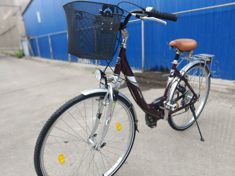 Vând bicicleta din aluminiu pentru damă