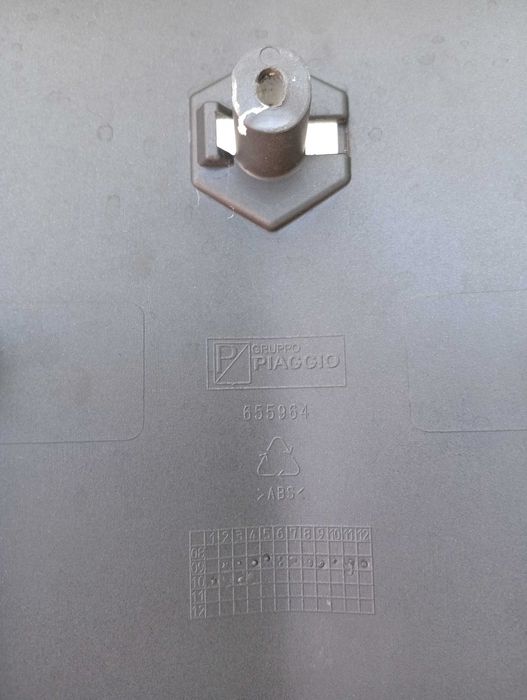655964 Piaggio Vespa предна маска