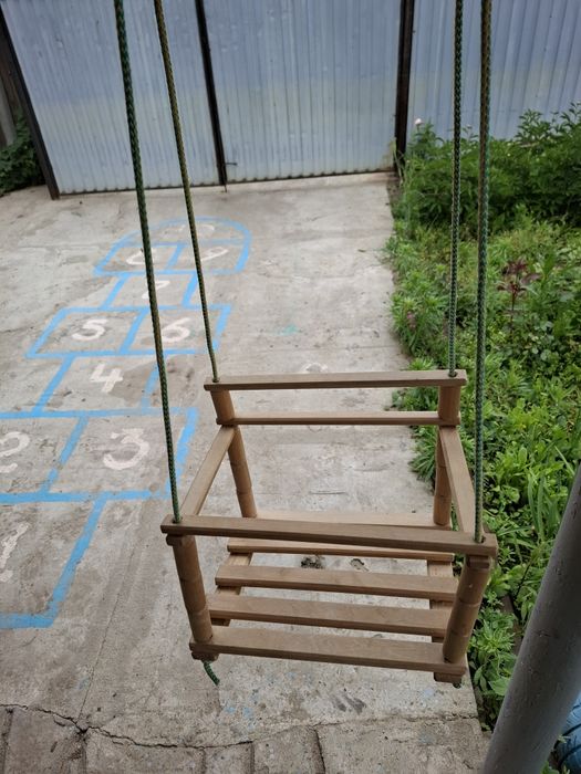 Продам новую деревянную качелю
