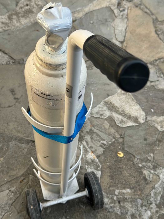 Butelii oxigen medical cu regulator si carucior de transport 10 l