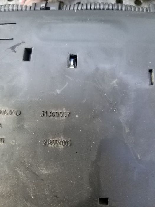 Borna baterie plus cu panou sigurante 1.6 d volvo s40 31300557 218994005