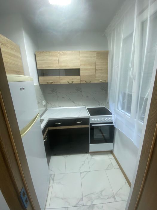 Inchiriez apartament cu doua camere de tip X, Zona Velenta