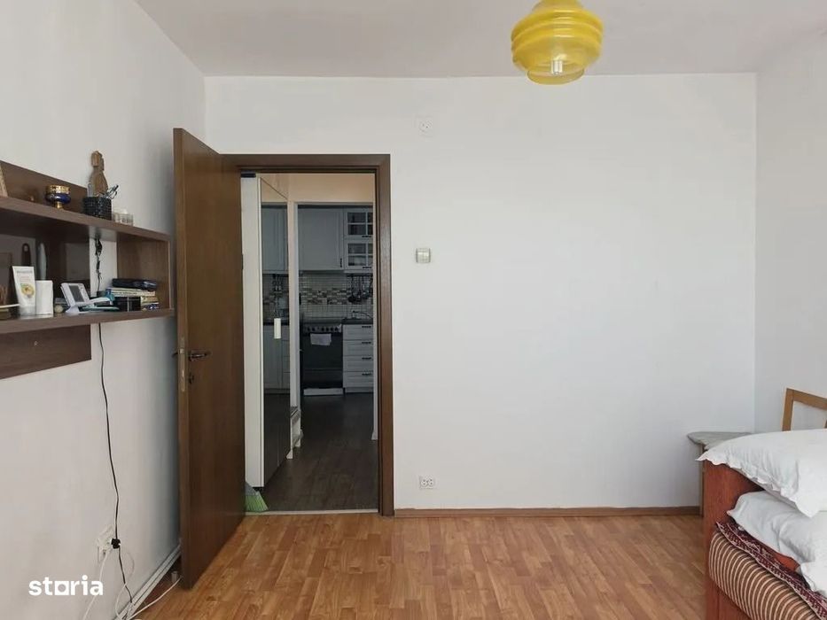 Vand apartament 3 camere in Astra zona complex Orizont 3000