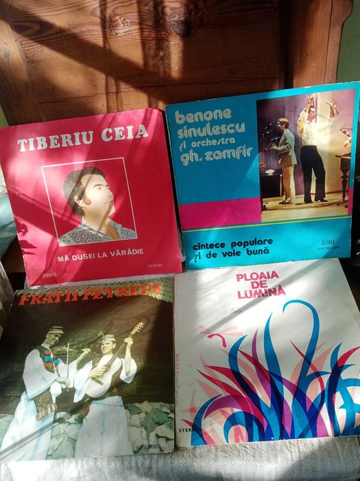17 bucăți discuri de vinil din perioada comunistă