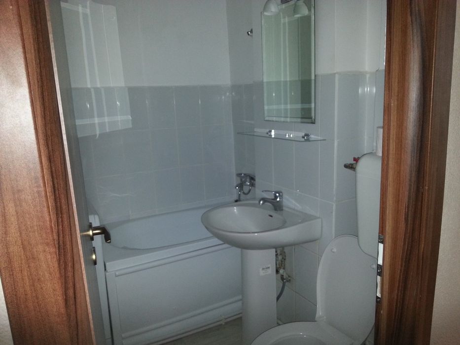 Direct proprietar – Apartament 2 camere decomandat,  Podu Ros.