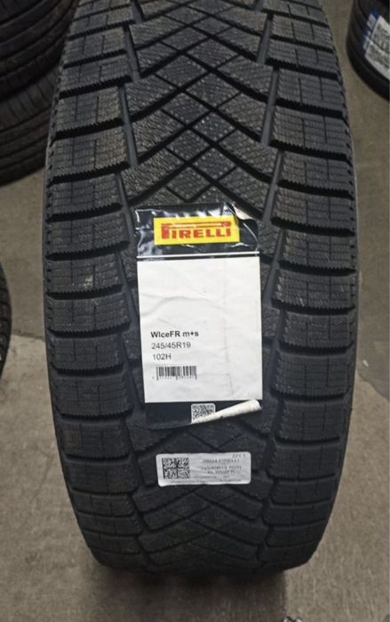 Pirelli Ice Zero 245/45/19. Зимние шины.