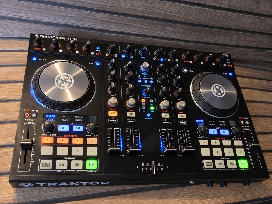 Native Instruments Traktor Kontrol S4 MK2 – Controller DJ 4 Deck – Perfect Funcțional