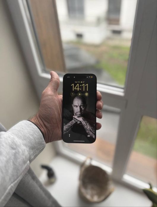 Iphone 16 128 + apple watch 7 + airpods pro luxe