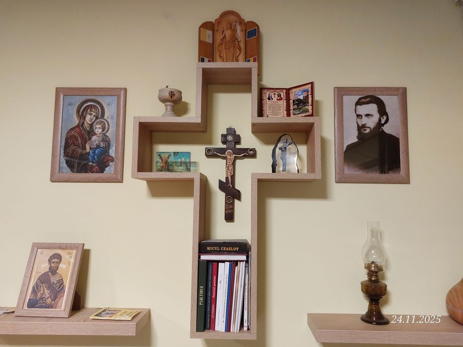 Rafturi pal cărți - cruce