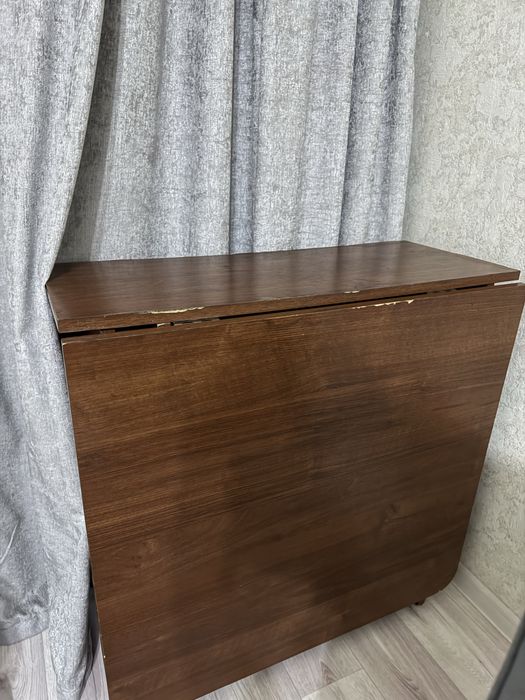 Гостевой стол для гостиной