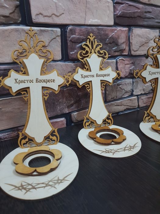 Дървена гравирана поставка за яйце или свещ