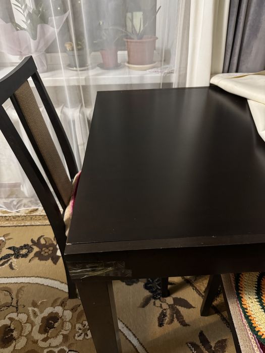 Стол со стульями