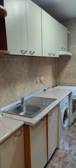 Apartament cu 3 camere în zona Piața Victoriei, Basarab