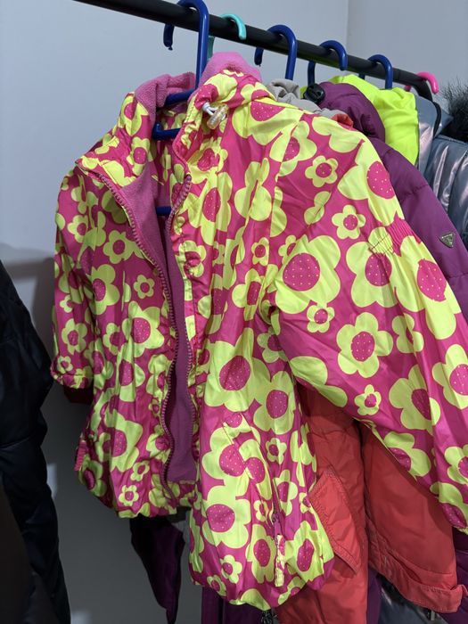 Продам куртки на девочек