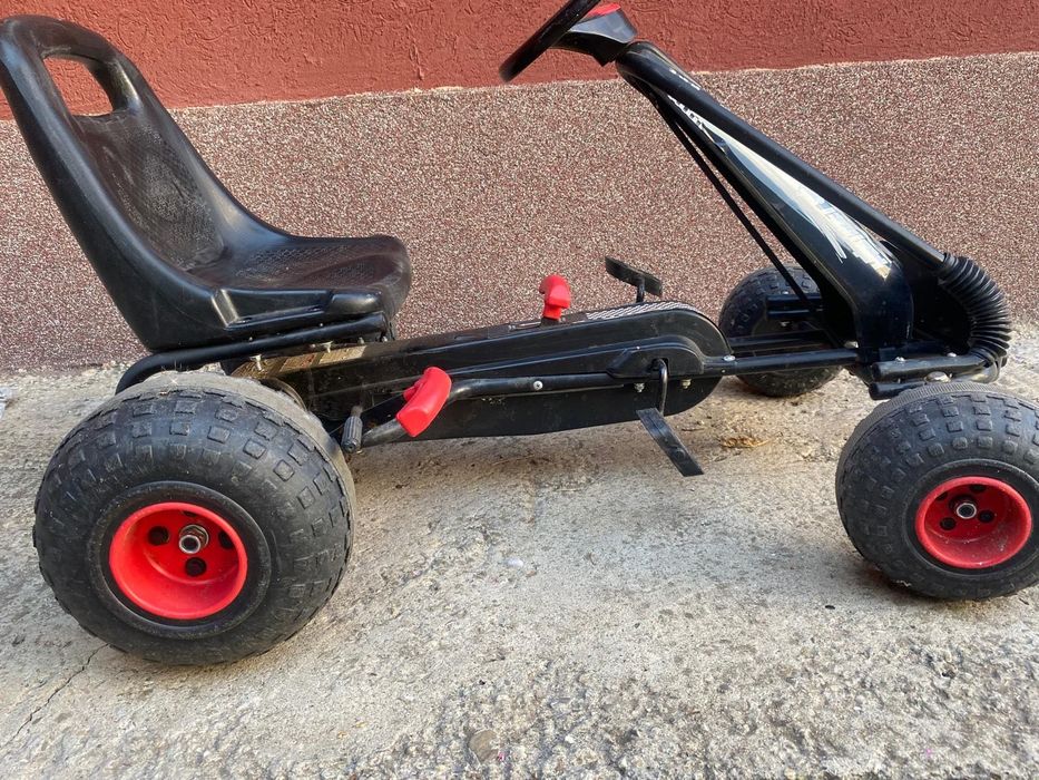 Kart cu pedale pentru copii