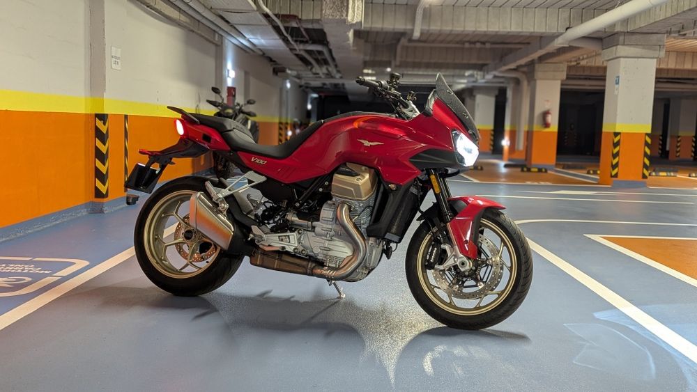 Moto Guzzi V100 Mandello