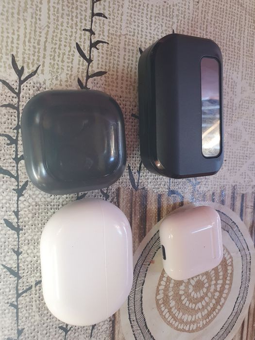 Vând 4 perechi de căști wireless la pachet preț 380!