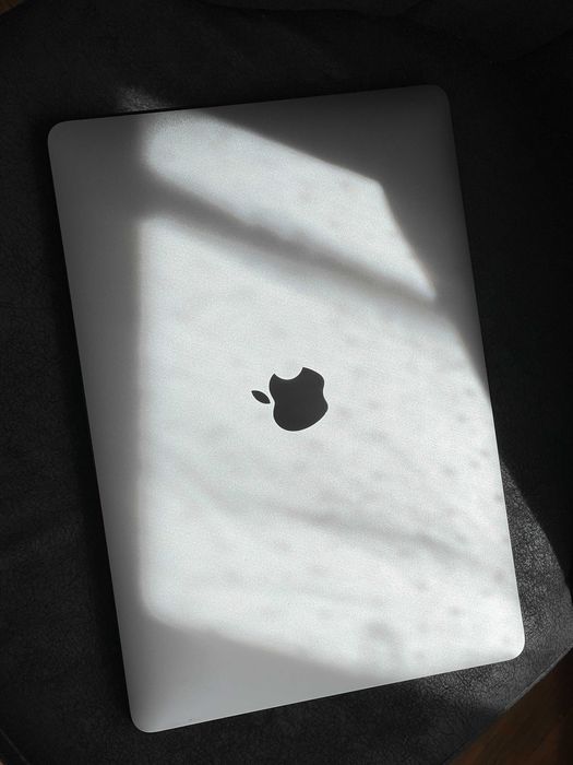 MacBook Pro 13" Apple M1 | 8GB RAM | 256GB SSD | Space Gray – Stare Impecabilă