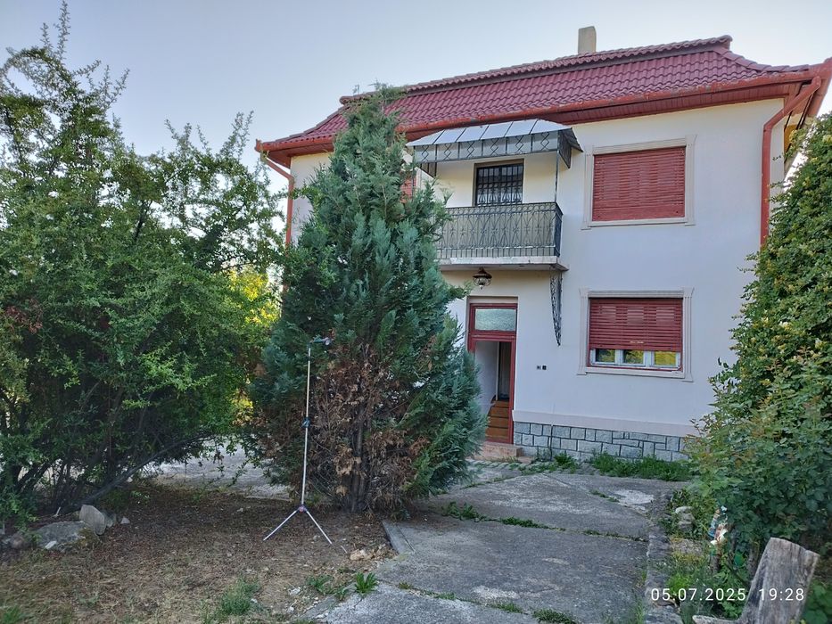 Vând casă mare tip vila