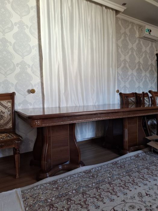 Стол и 12 стульев, б/у, срочно продаю самовывоз