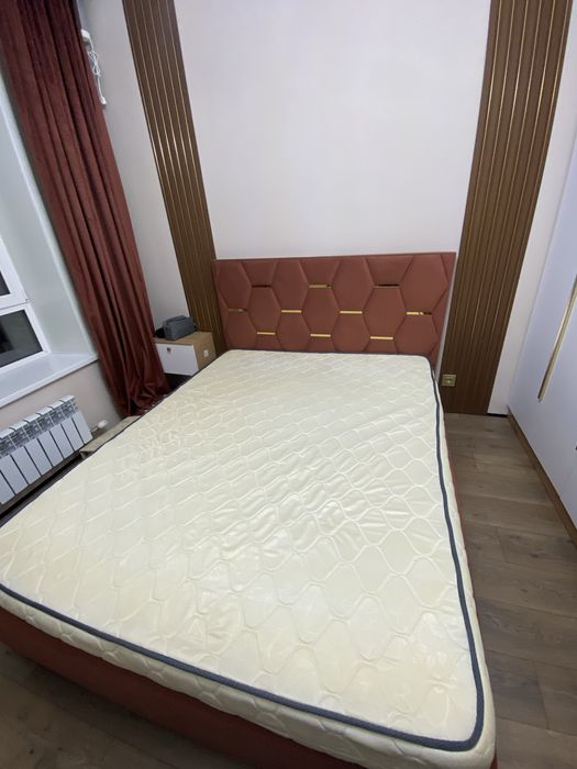 Двуспальная кровати