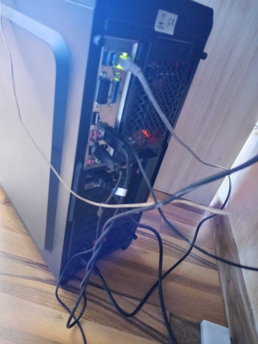 Продава се Настолен компютър - i5+RX470 + 8GB RAM SSD 240GB