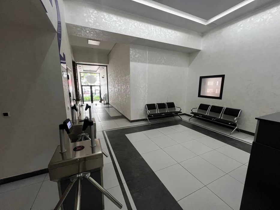 Сдаются офисы в БИЗНЕС-ЦЕНТРЕ на Шота Руставели|  415 и 550 м² (55)