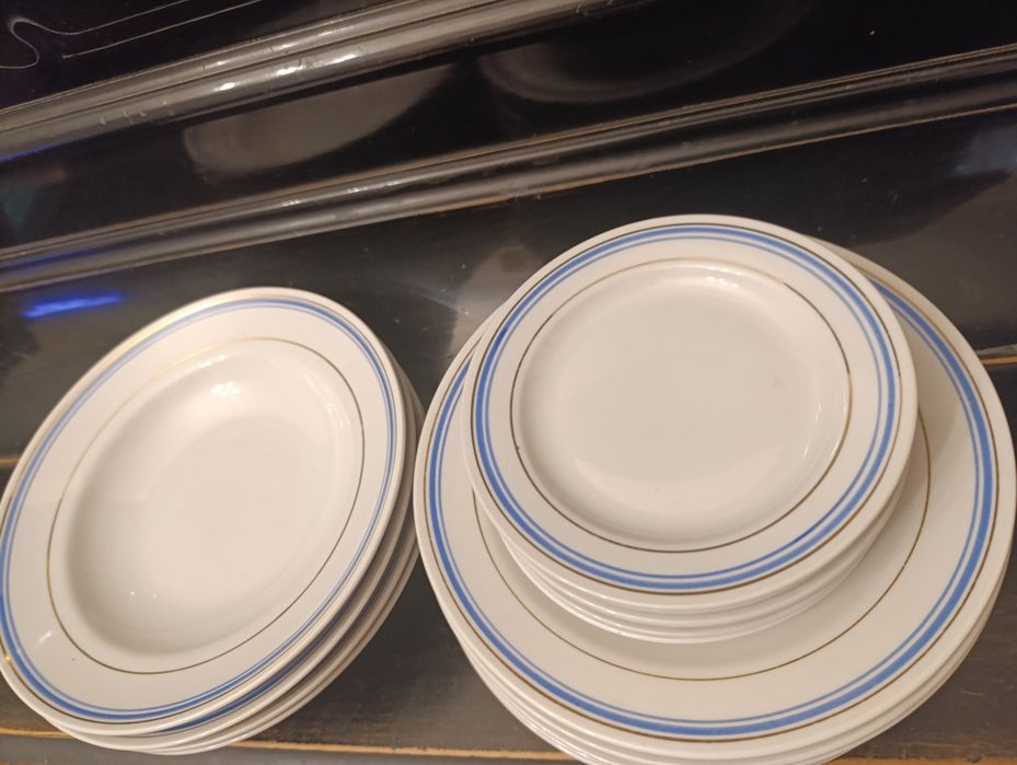 Недорого!Набор тарелок,16 штук,в отличном состоянии