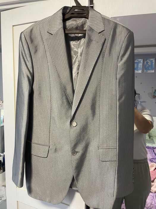 Стилен мъжки костюм