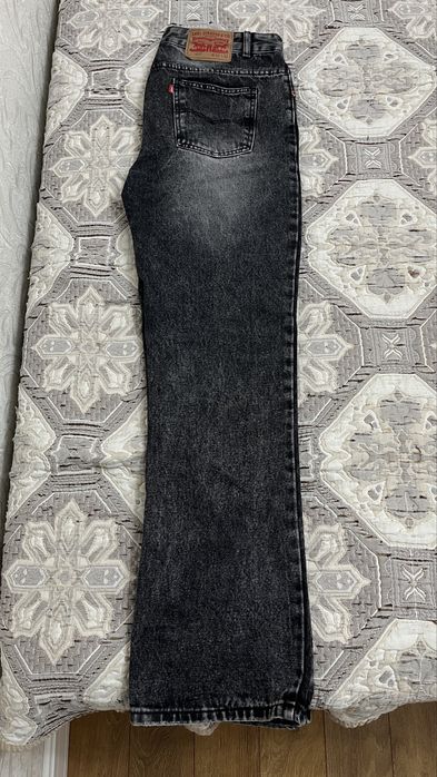 Джинсы Levis Flared