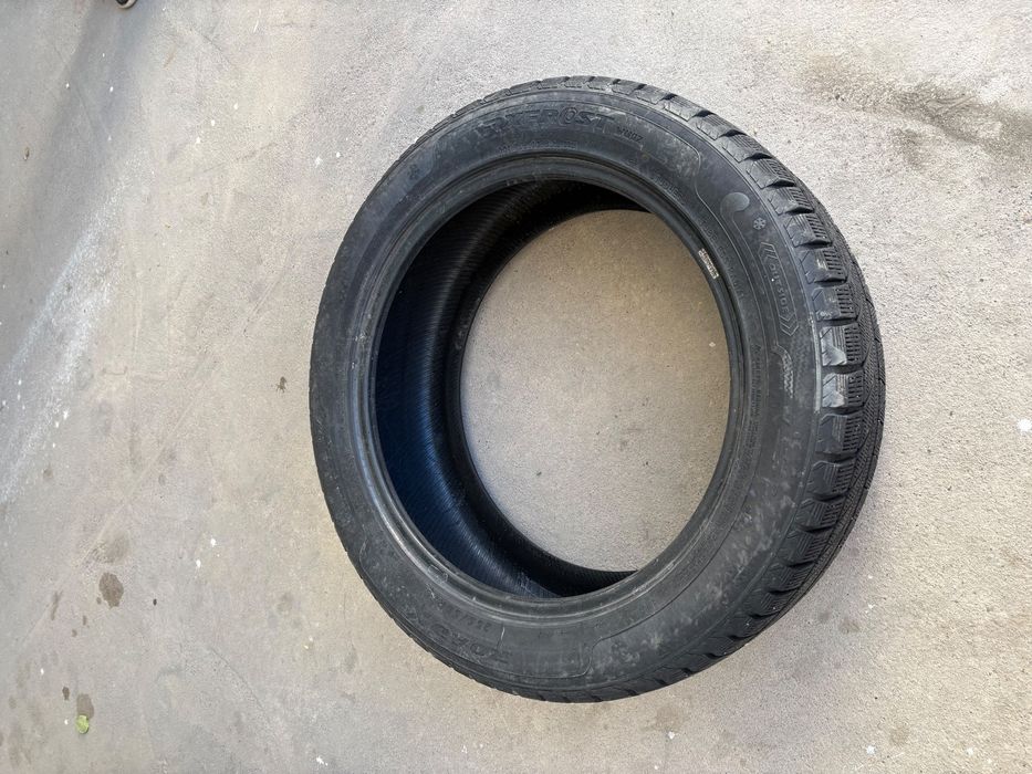 Зимние шины  размер 255/50/r20