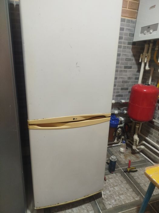 Холодильник LG хорошом состояние