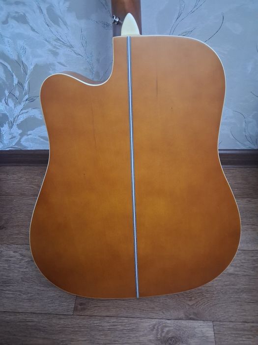 Продам гитару в отличном состоянии