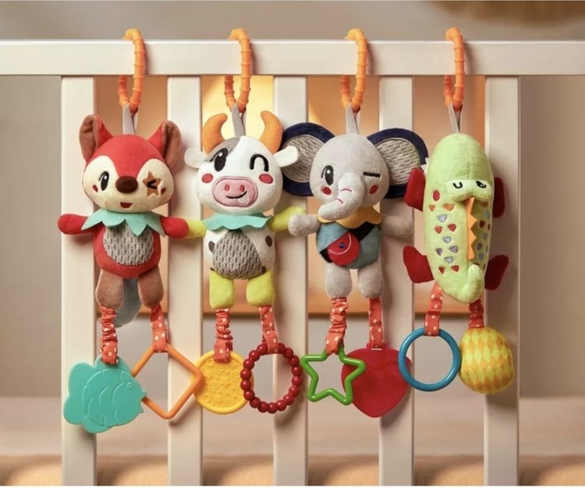 Set nou 4 jucarii atarnatoare, zornaitoare din plus pt bebe