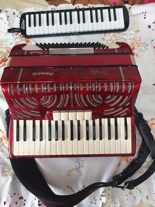 Vând acordeon Soprani 80 basi