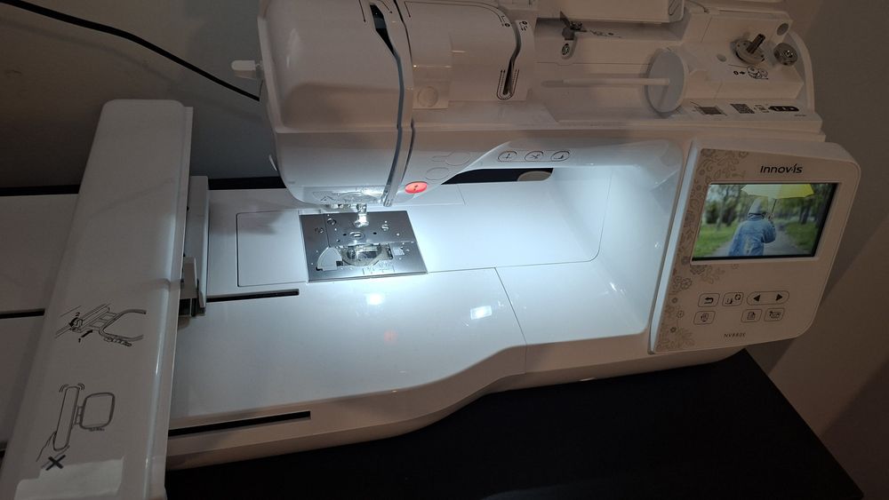 Masina de brodat Brother Innov-is 880E