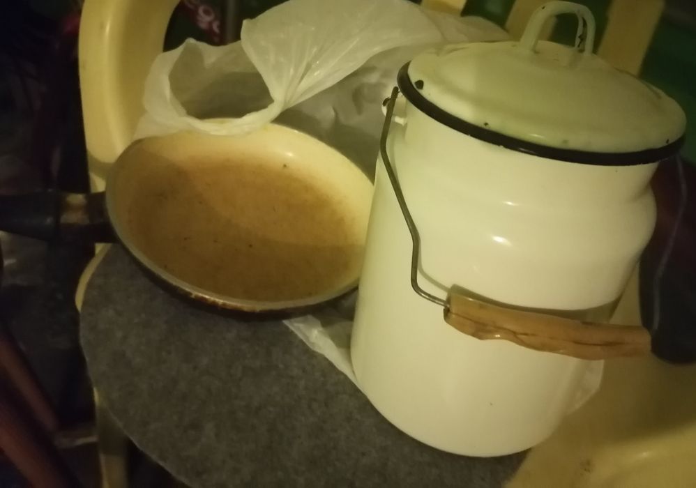 2  сковородки, ковшик 14*5, бидон, казан 3л, кастрюля бу 2л