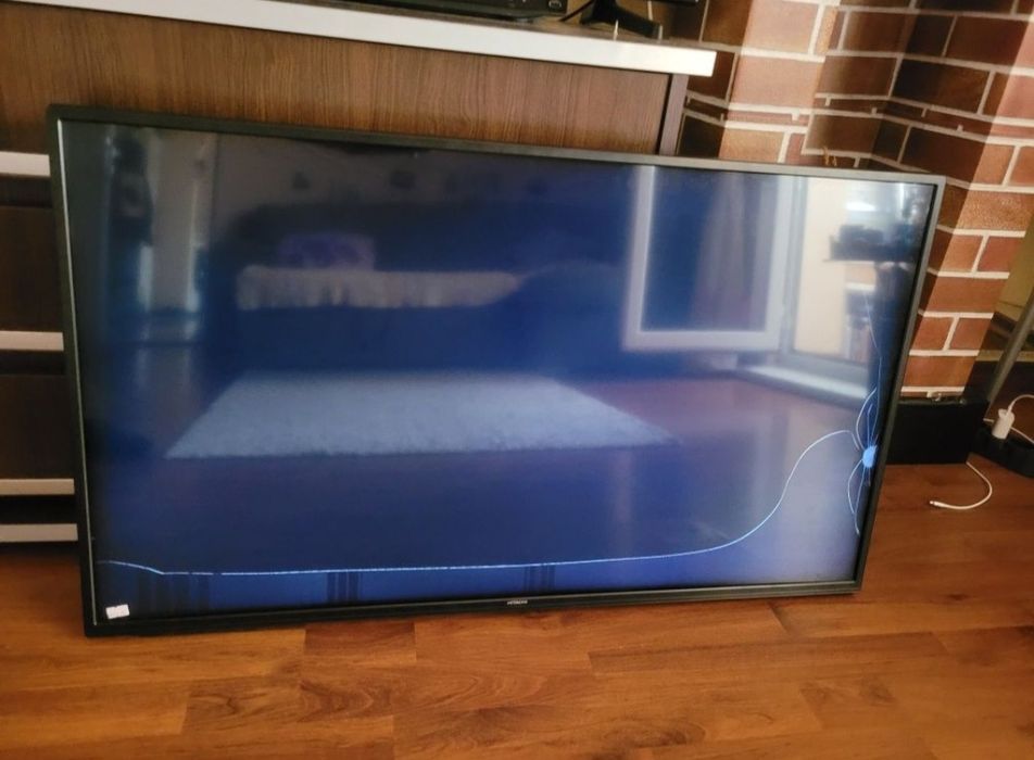Televizor Hitachi 43HK5300 defect