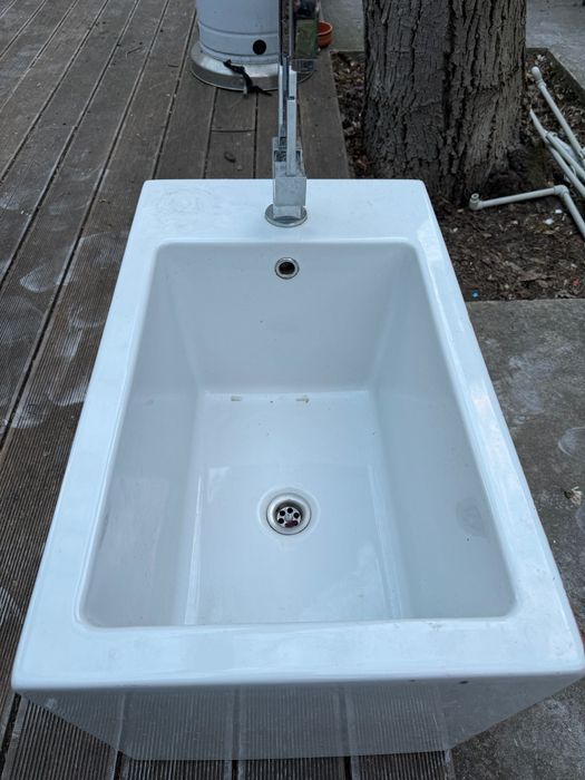 Мивка Catalano с италиански смесител – отлично състояние