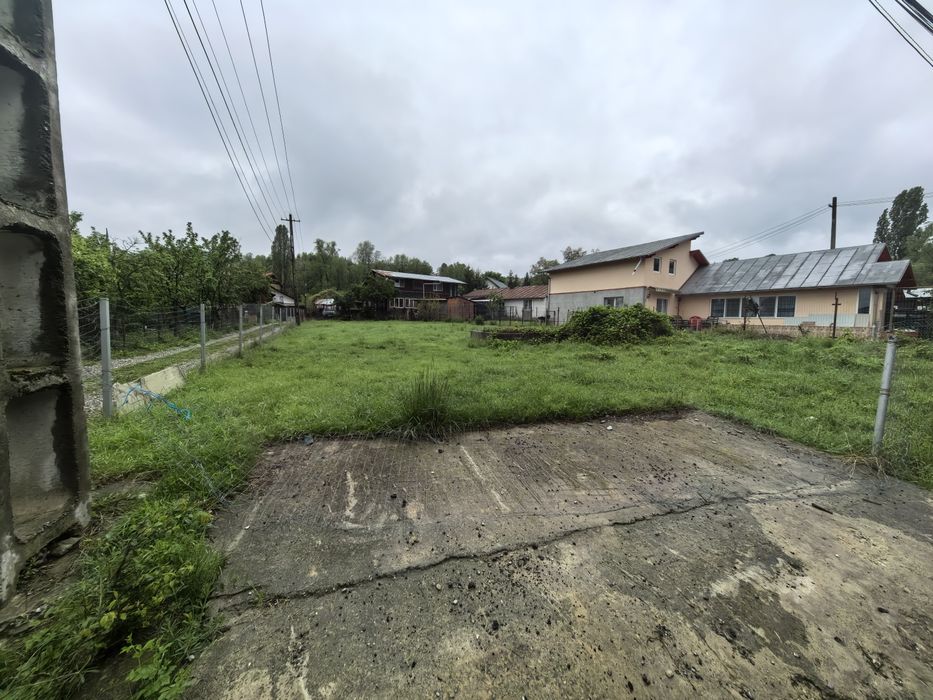 Vând teren situat în Breaza