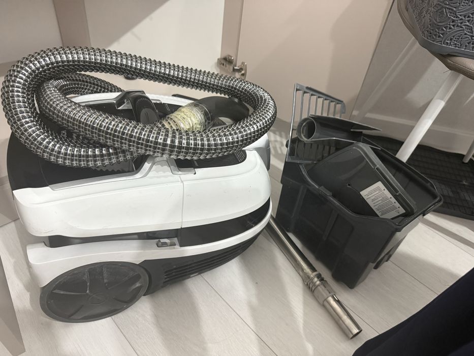 Пылесос Bosch AquaWash&Clean 2100W