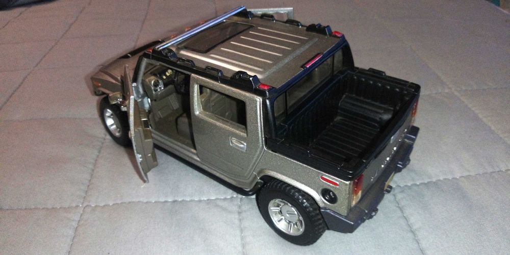 Метални Колички HUMMER Maisto 1:24 - 1:27