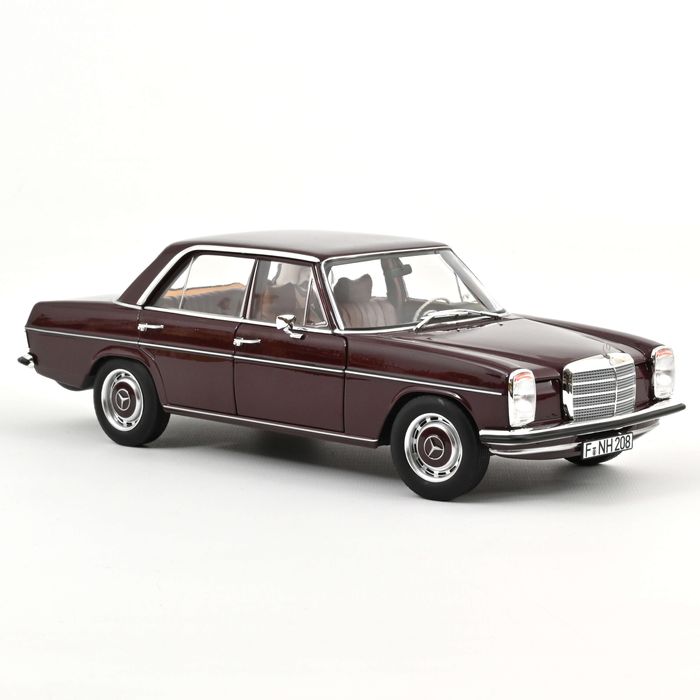 Macheta auto Mercedes-Benz 200, Dark Red Brown, 1968 1:18 Norev