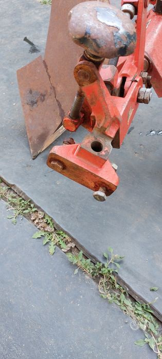 Plug  motocultor.