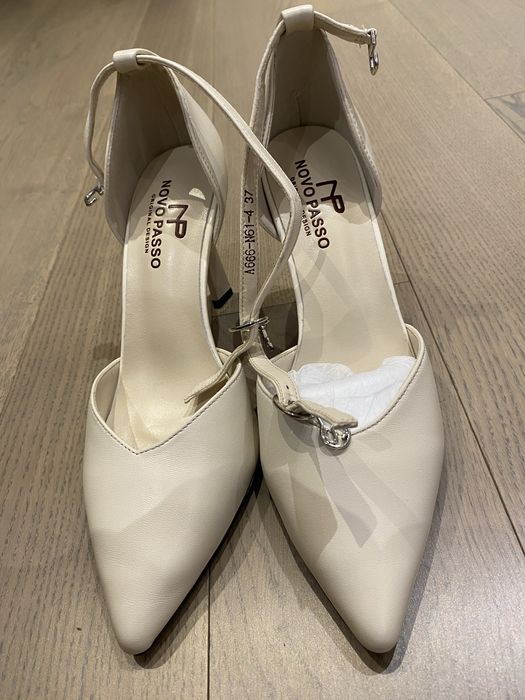 Кожаные туфли.