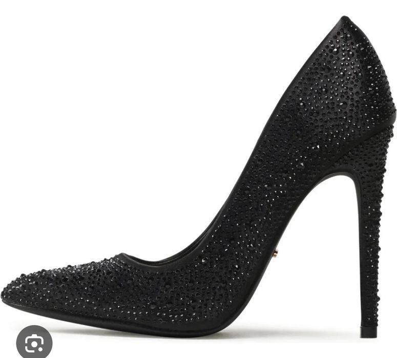 Обувки на висок ток с камъчета