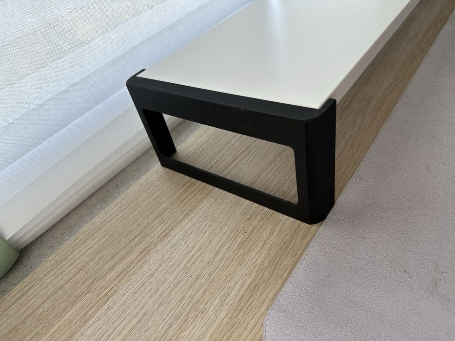 Повдигаща стойка за монитор