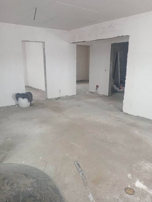 Casa la roșu de vânzare